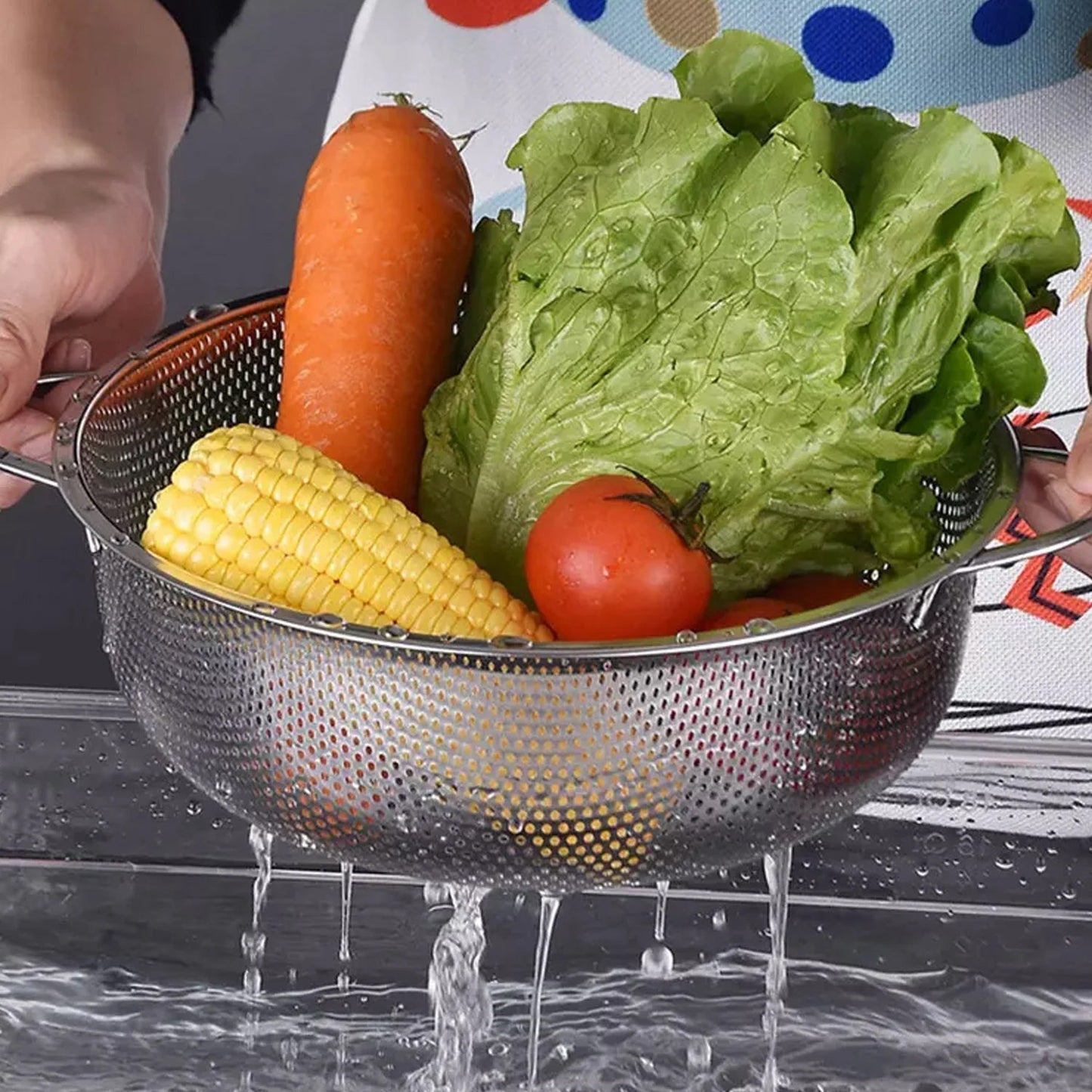 Stainless Steel Colander with Handle, Large Metal Mesh Basket Strainer for Pasta, Spaghetti, Berry, Veggies, Fruits, Kitchen Food Colander, Dishwasher Safe (1 pc / 25.5 cm)