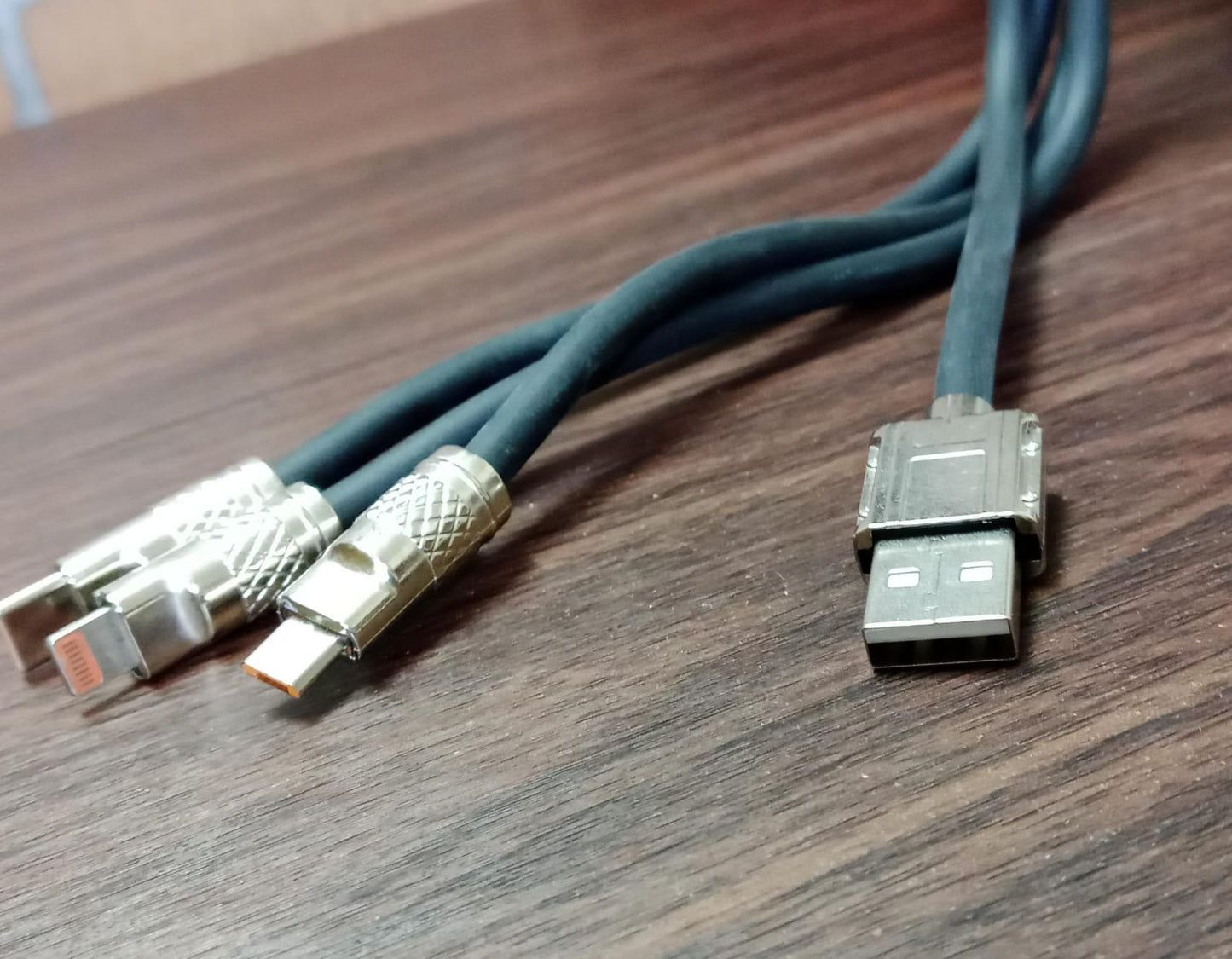 3-in-1 charging cable
universal charging cable
multi-device charger cable