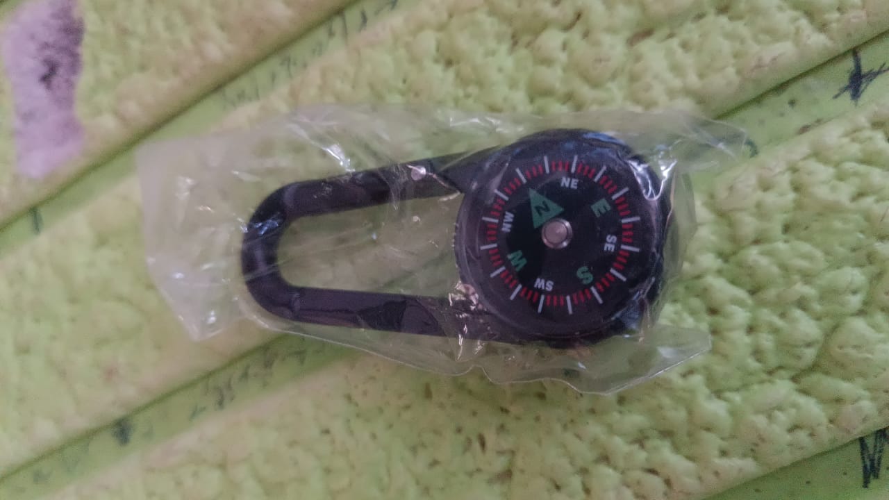 Assortment of mini compasses with clips in various colours, indicating a mix design.