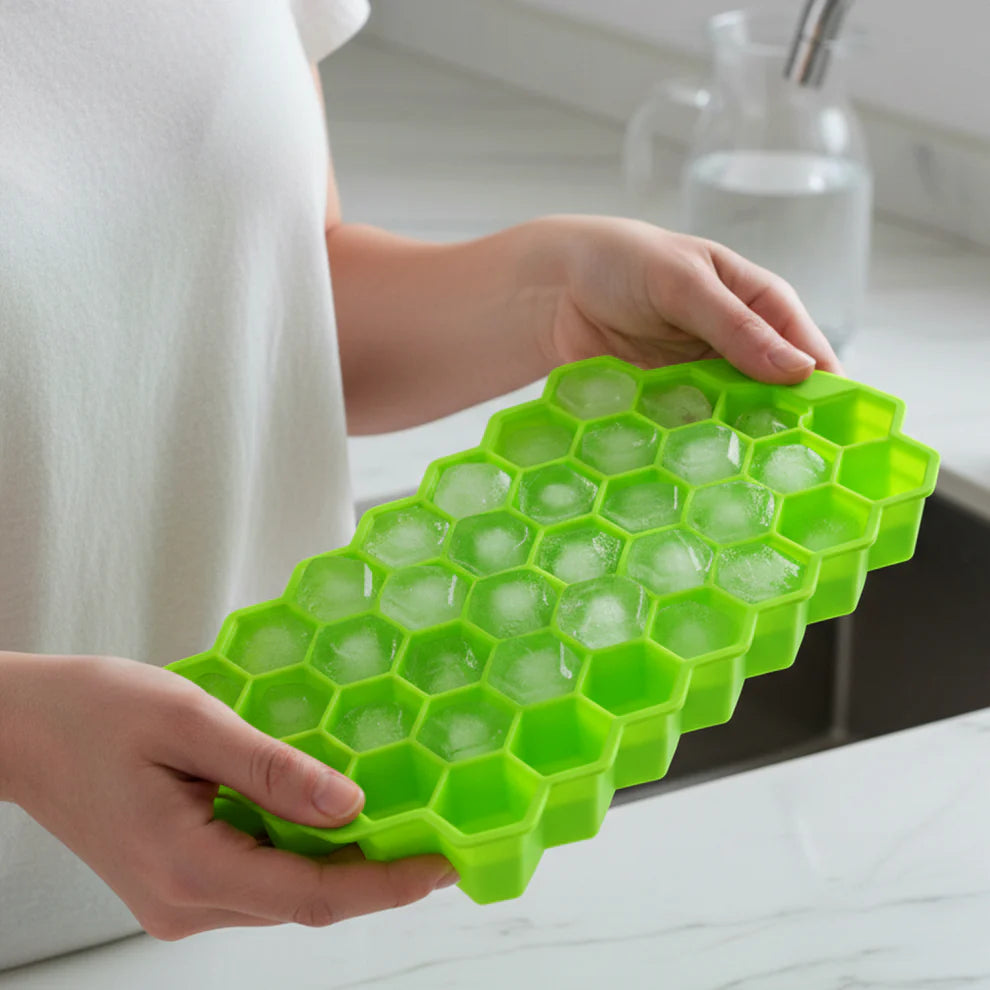 Happyclick  Premium Honeycomb Silicone Ice Cube Tray with Lid (1 Pc)
