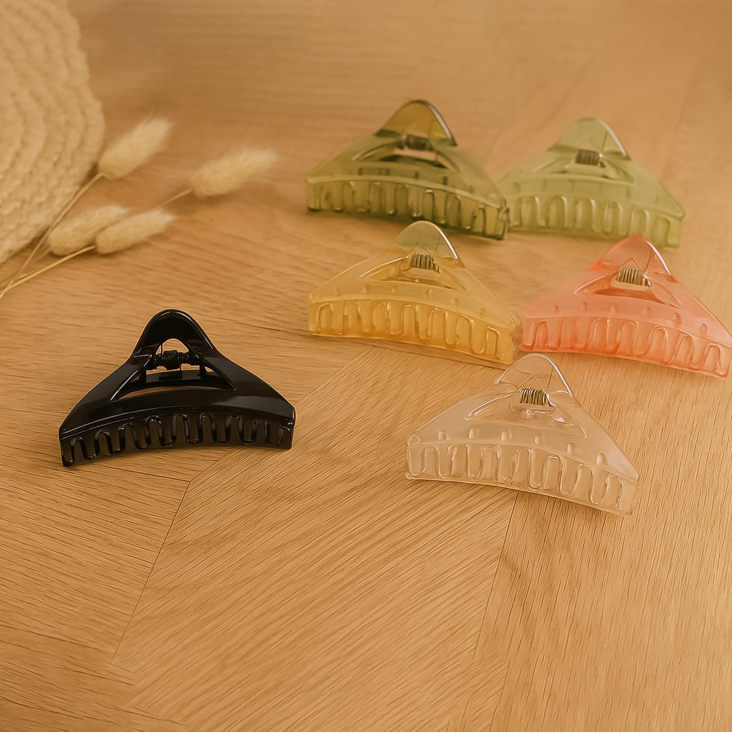 Lightweight and portable plastic hair claw clip for daily hair styling