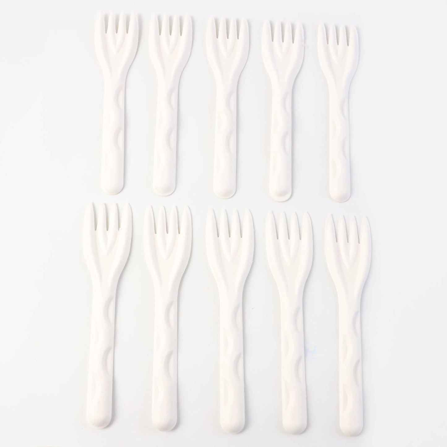 Compostable bagasse forks for picnic and party use, eco-friendly alternative
