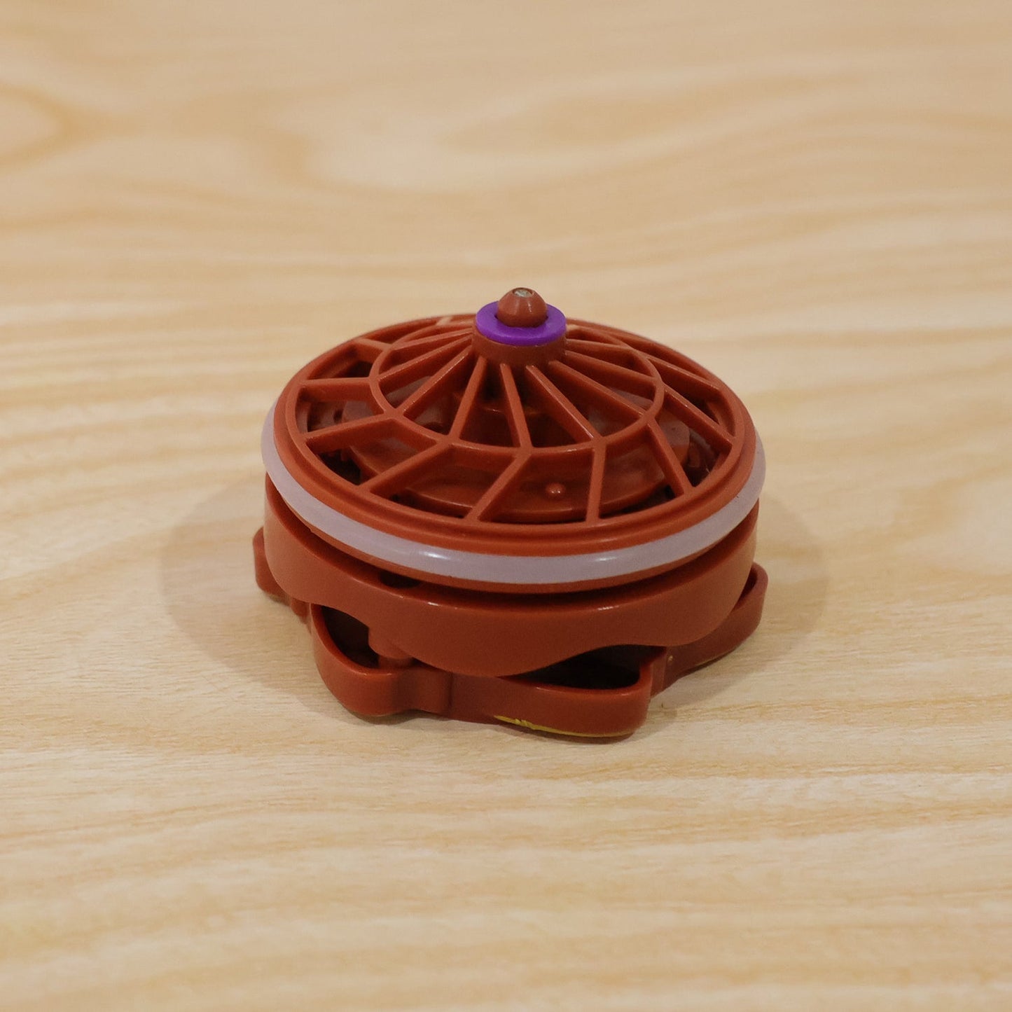 Plastic spinning top with spark effects