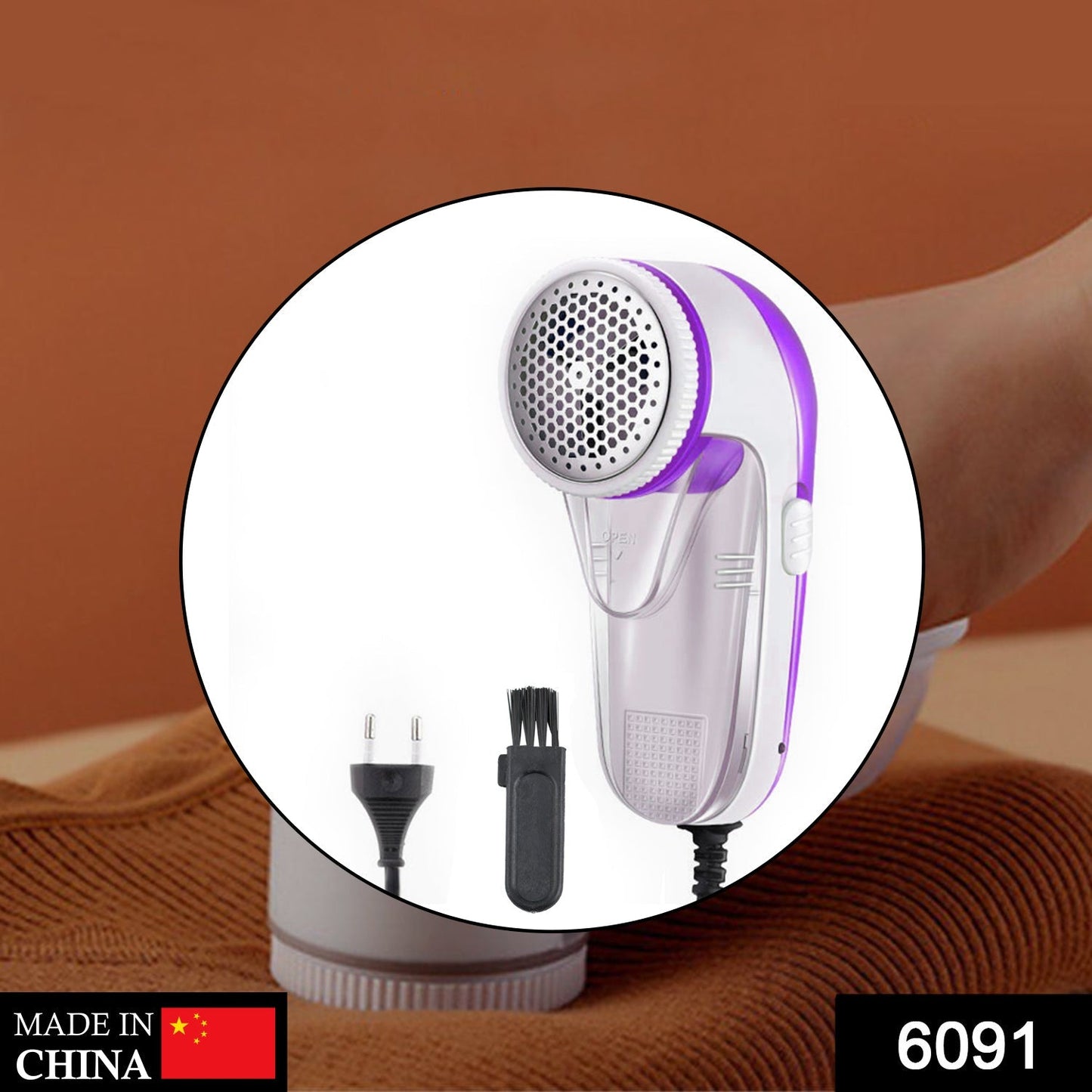 Close-up of the fabric shaver's stainless steel blade and comfortable grip.
