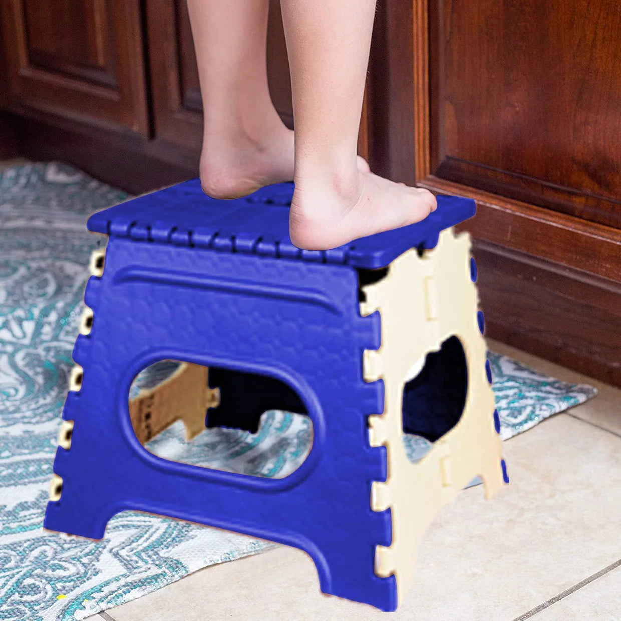 Happyclick 2009_12 Inch Plastic Folding Step Stool for Kids and Adults with Handle (Multicolor)