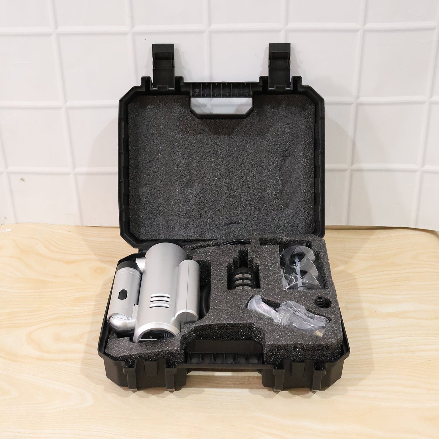 Cordless car washer cleaning use