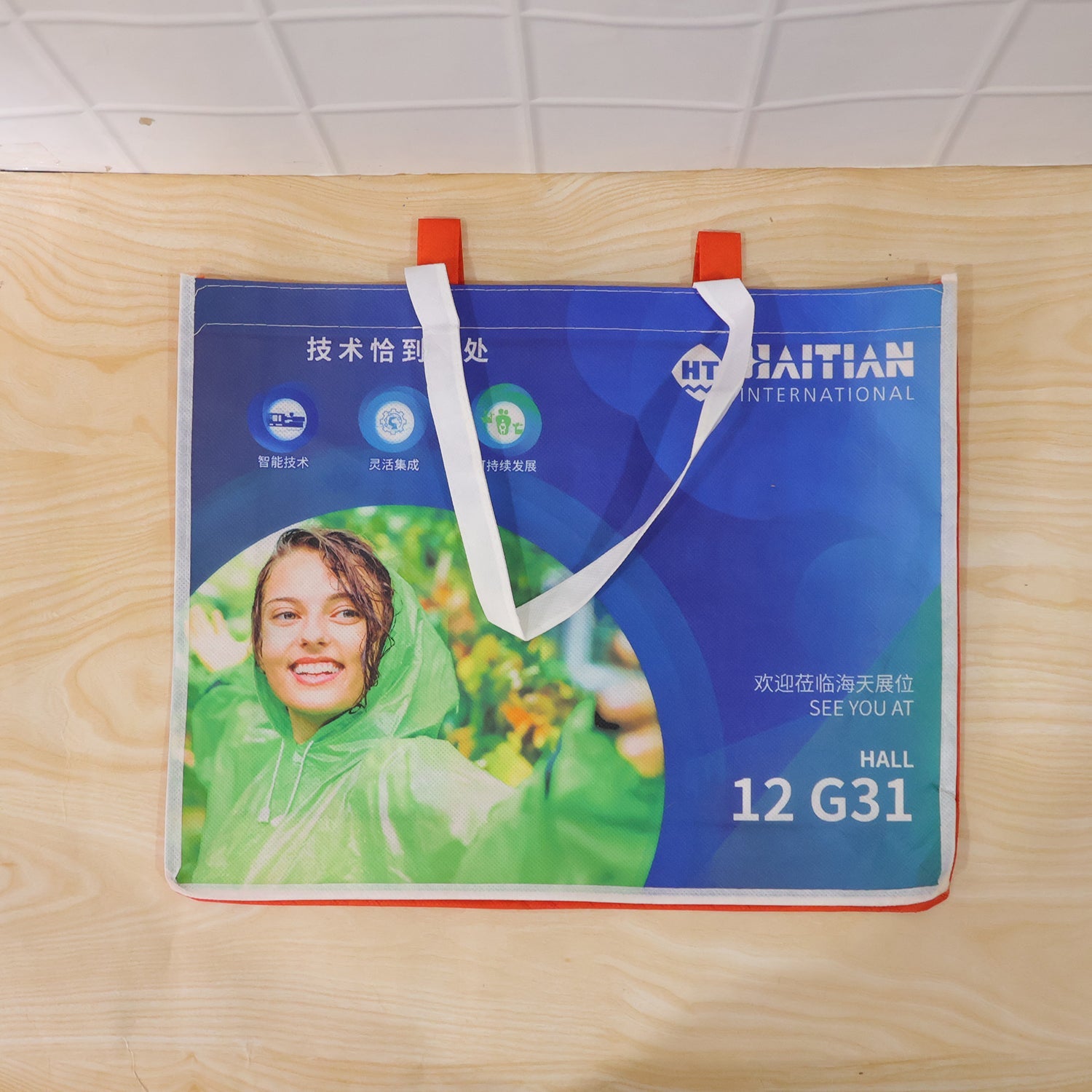 Sturdy reusable shopping bag for daily essentials