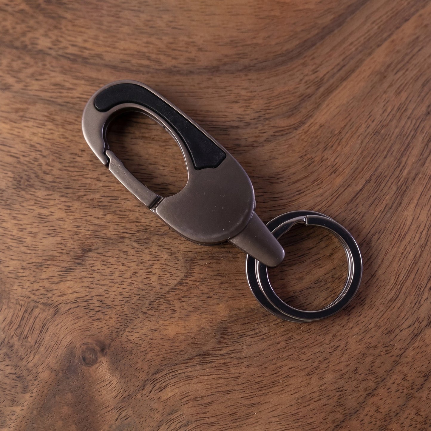 Stylish and lightweight metal key holder for everyday keys.
