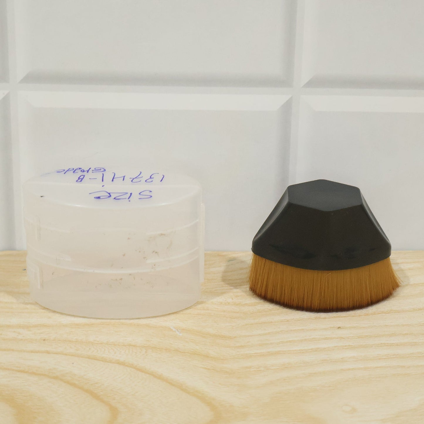 Foundation Makeup Brush – Soft Bristles & Portable Case | BeautyBare (B Grade)
