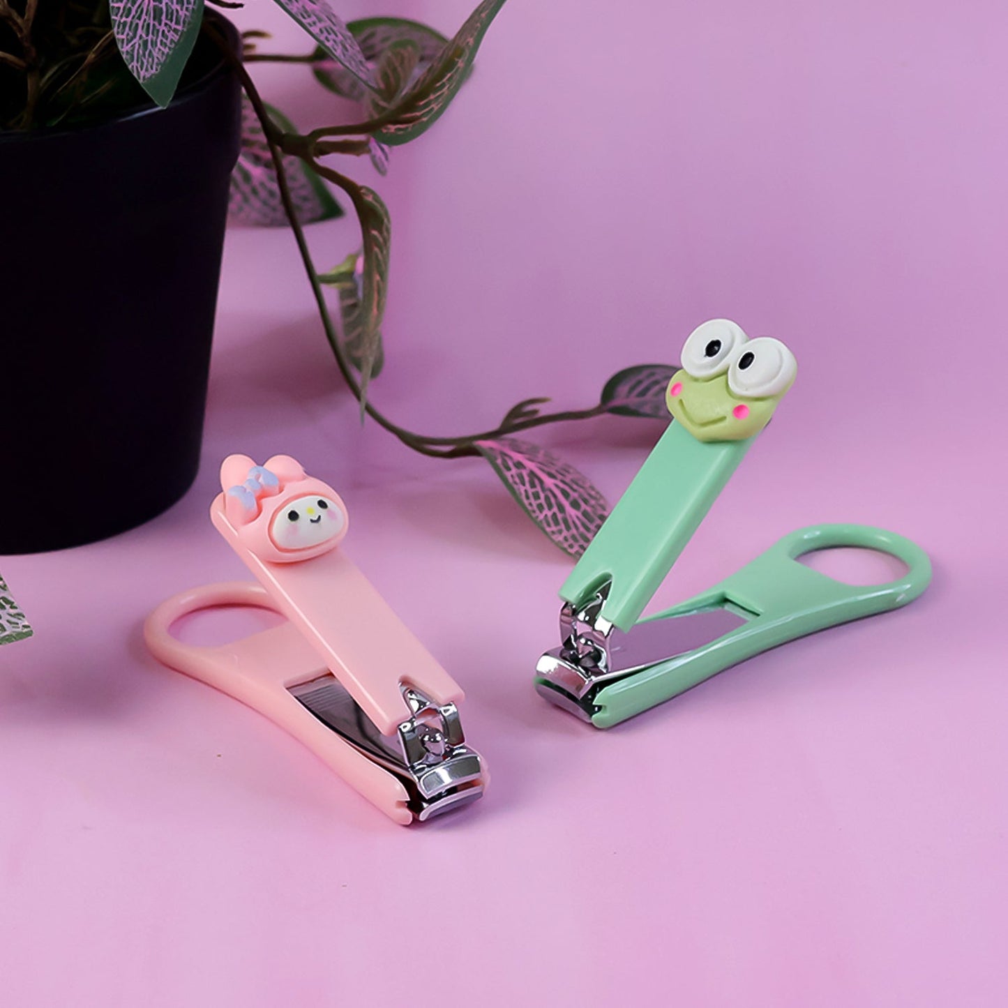 Child-safe curved blade nail clipper designed for baby nails