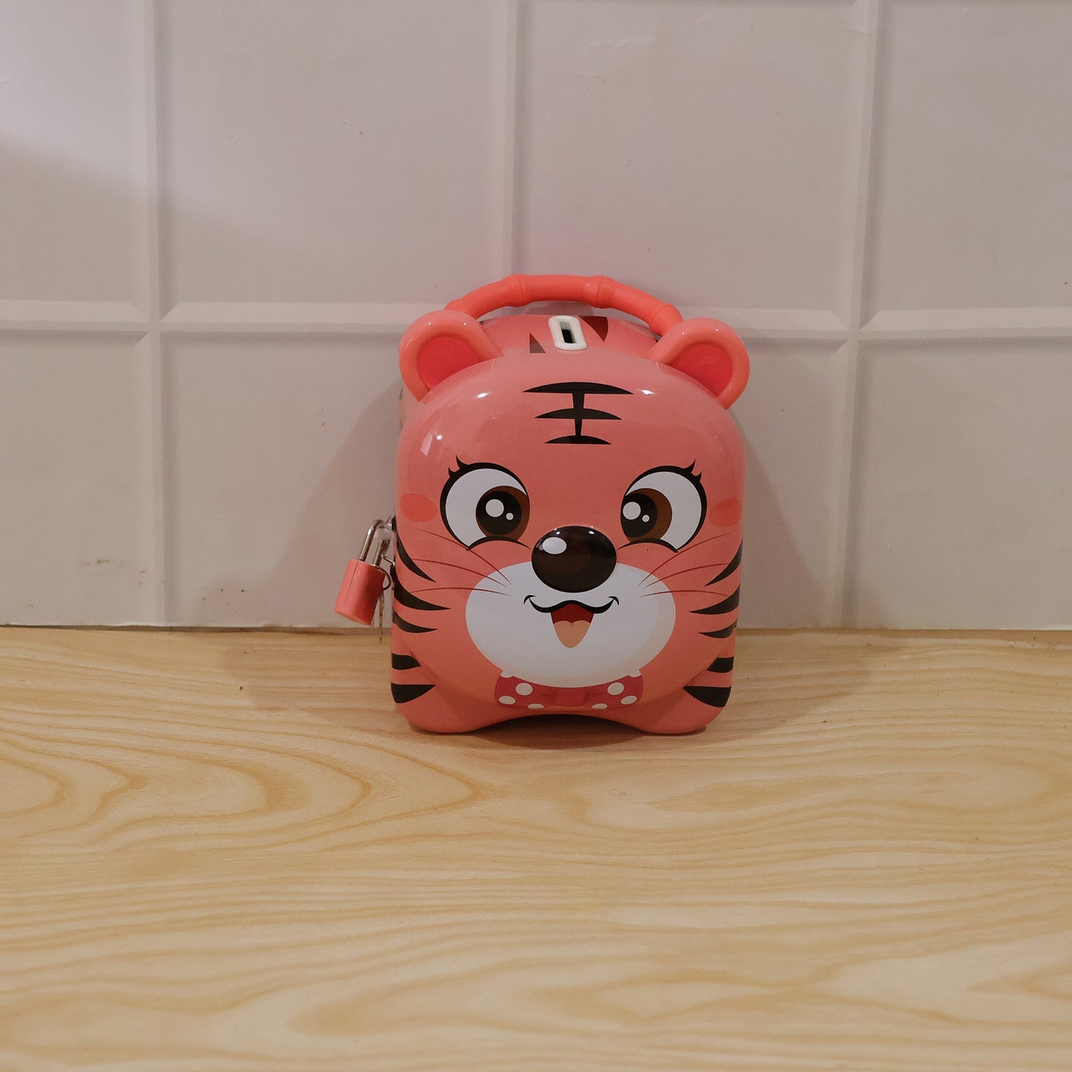 Kids friendly metallic piggy bank with lock