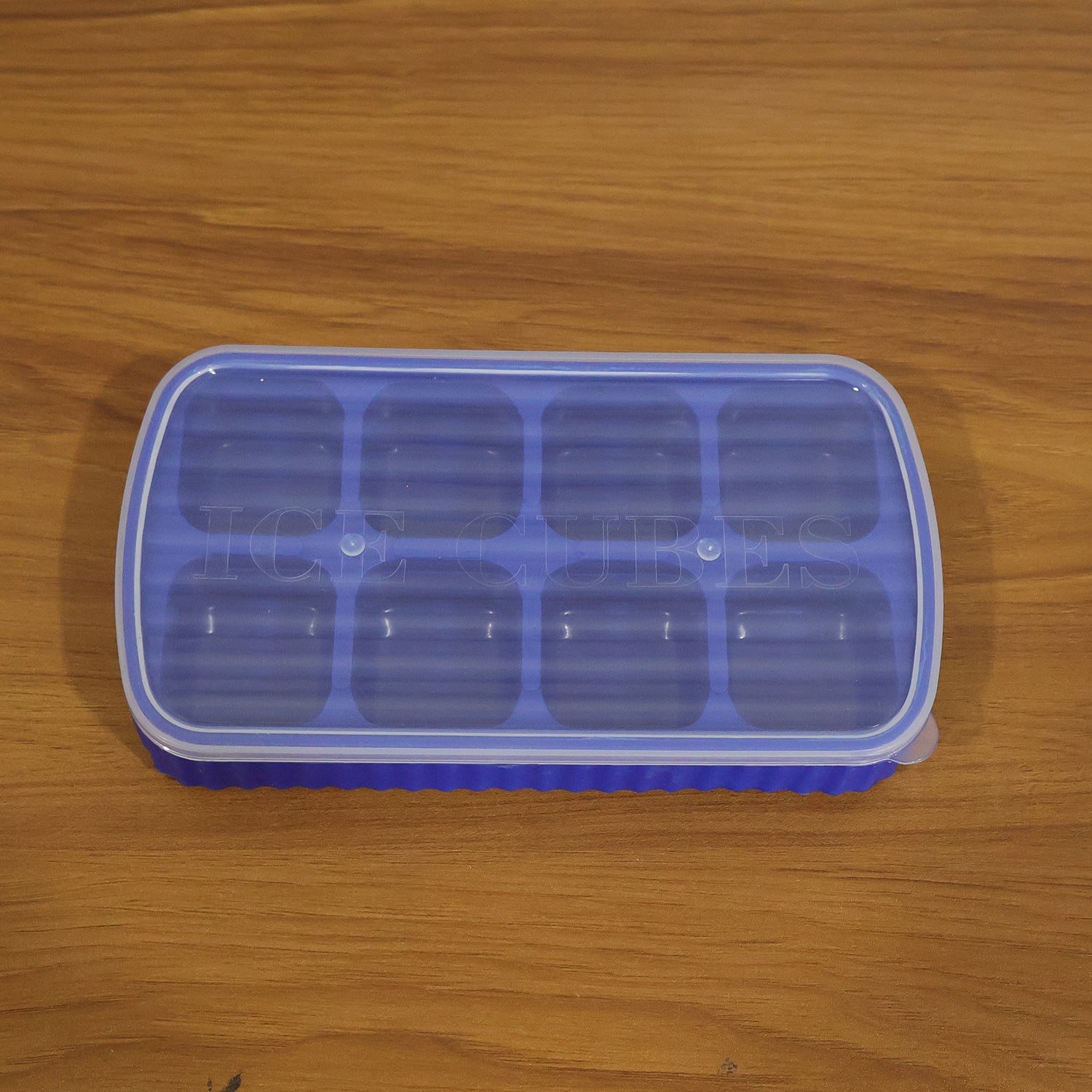 Stackable plastic ice maker tray with lid and 8 compartments